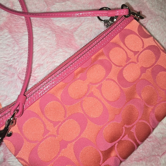 Coach Poppy signature canvas crossbody bag Euc - Picture 3 of 4